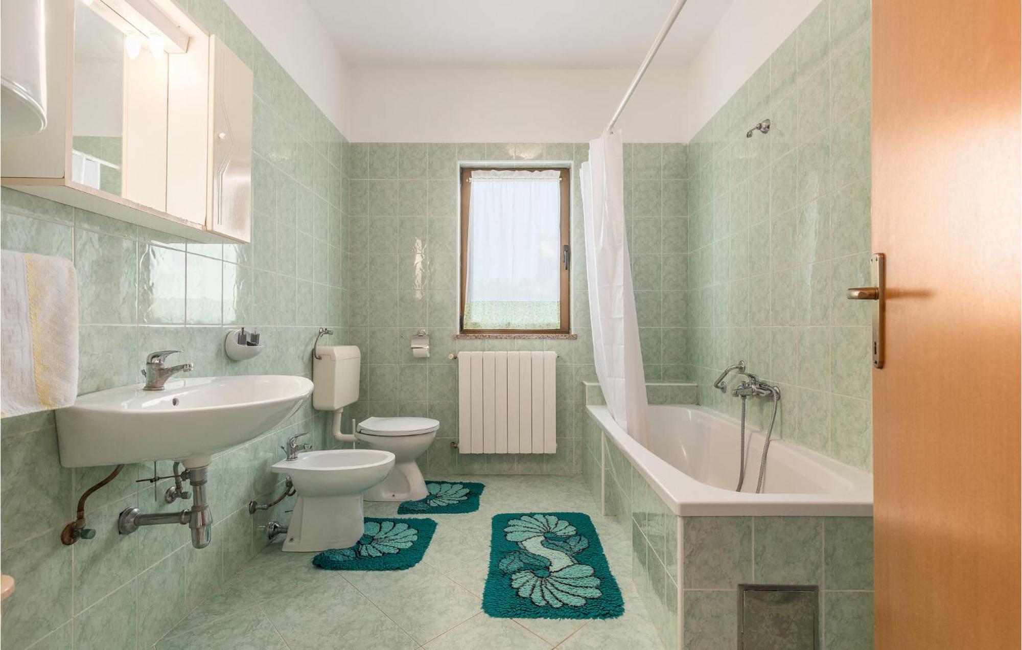 Beautiful Home In Visnjan With Wifi Екстер'єр фото