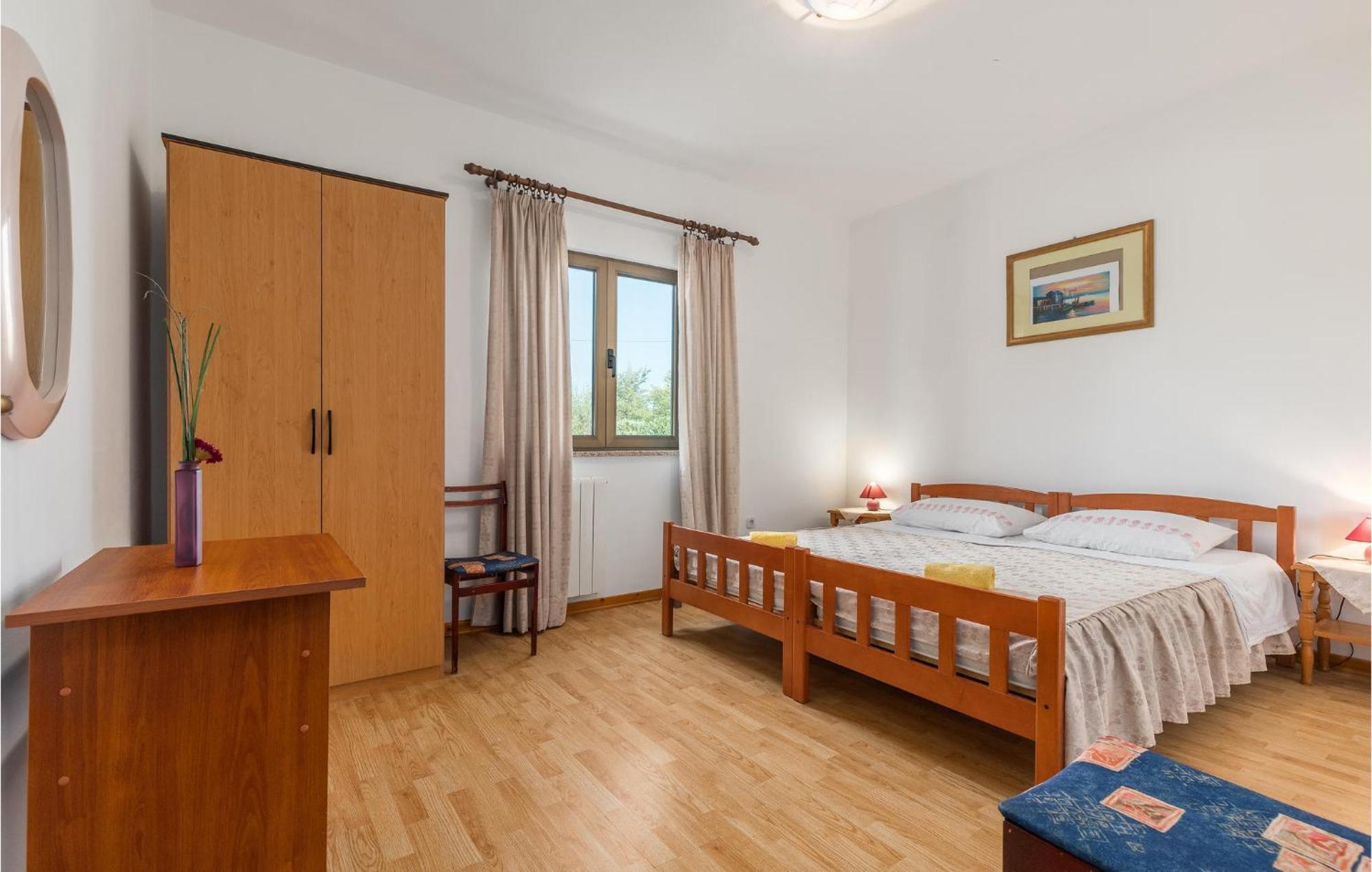 Beautiful Home In Visnjan With Wifi Екстер'єр фото