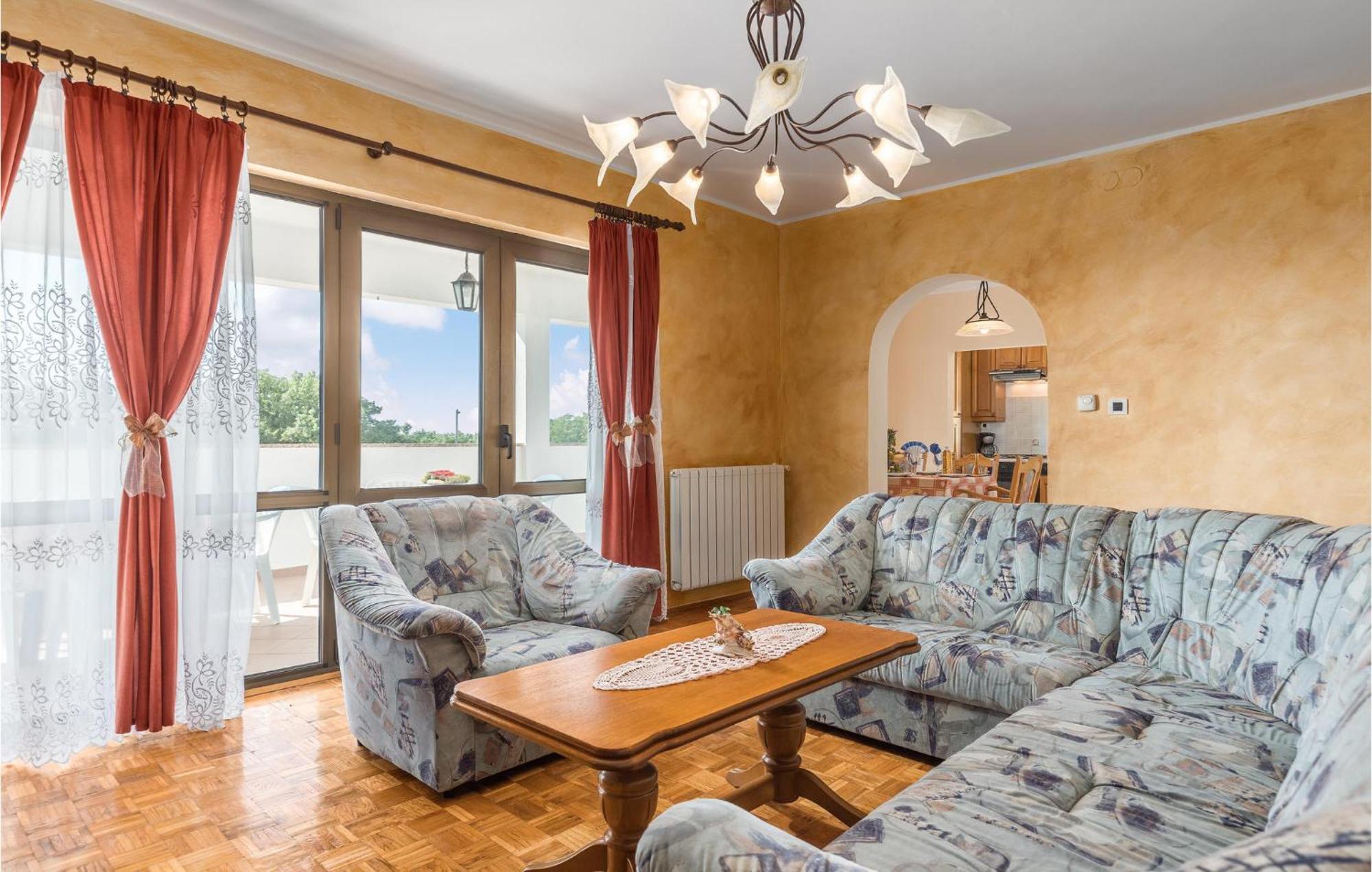 Beautiful Home In Visnjan With Wifi Екстер'єр фото