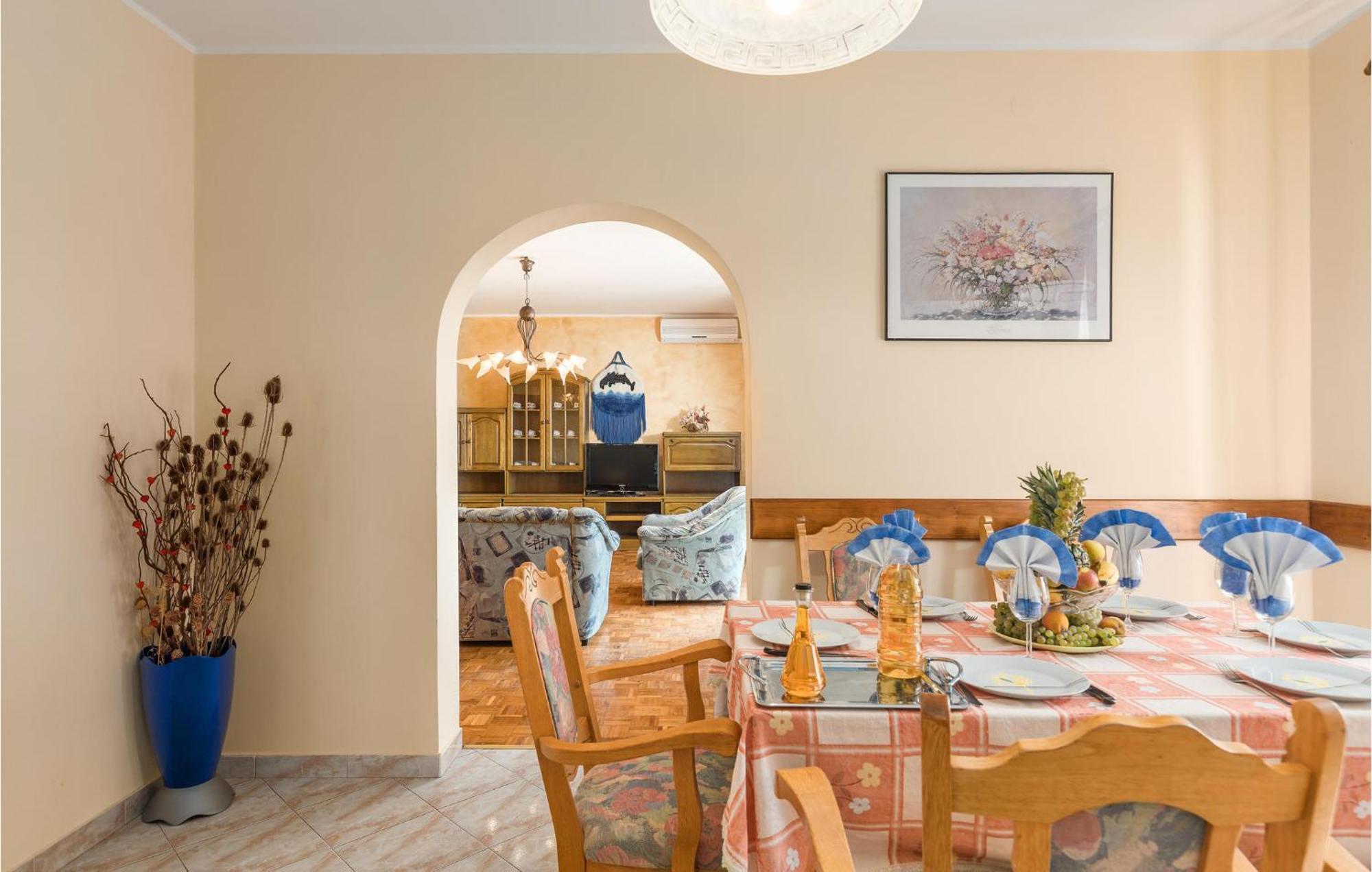 Beautiful Home In Visnjan With Wifi Екстер'єр фото